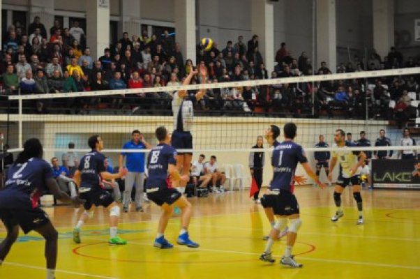 Imagini de la meciul e la CVM Tomis Constanţa - Paris Volley